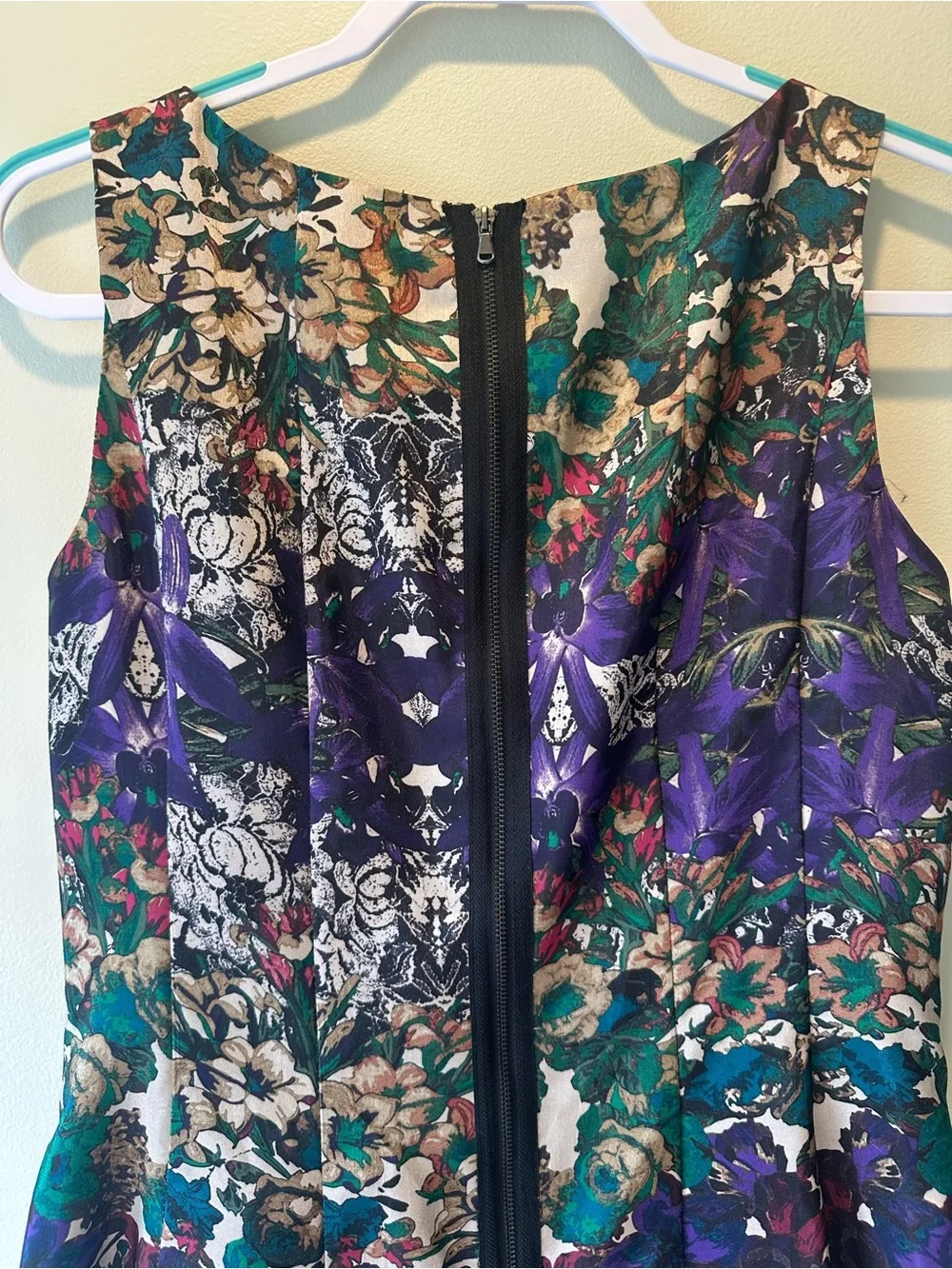 Dressbarn Sleeveless Floral Brocade A-Line Dress in Purple, Teal, Black - Picture 7 of 8